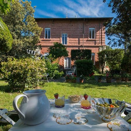 Villa Italy มารินา ดิ เปียตราซันตา ภายนอก รูปภาพ