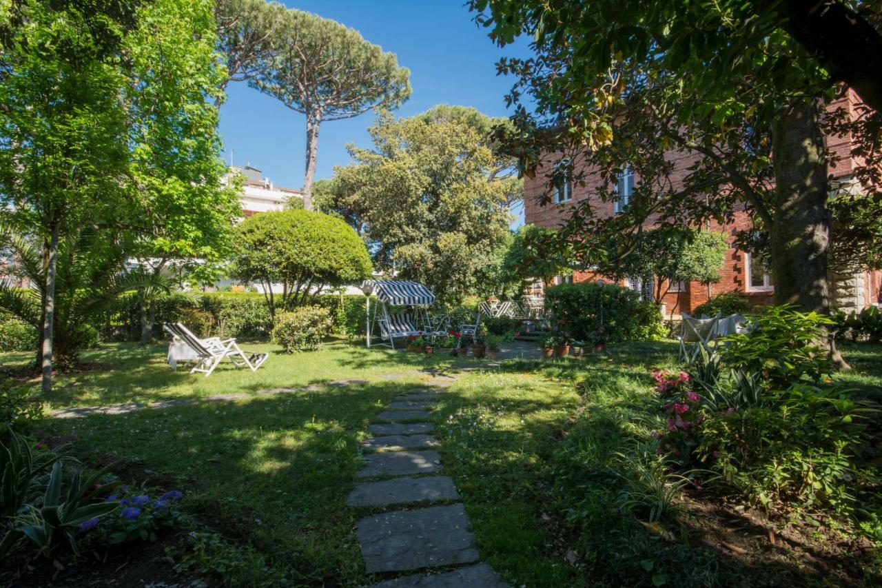 Villa Italy มารินา ดิ เปียตราซันตา ภายนอก รูปภาพ