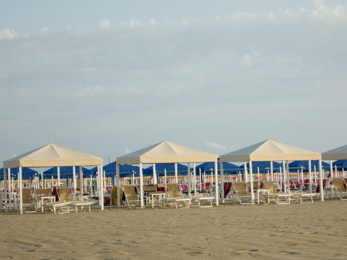 Villa Italy มารินา ดิ เปียตราซันตา ภายนอก รูปภาพ